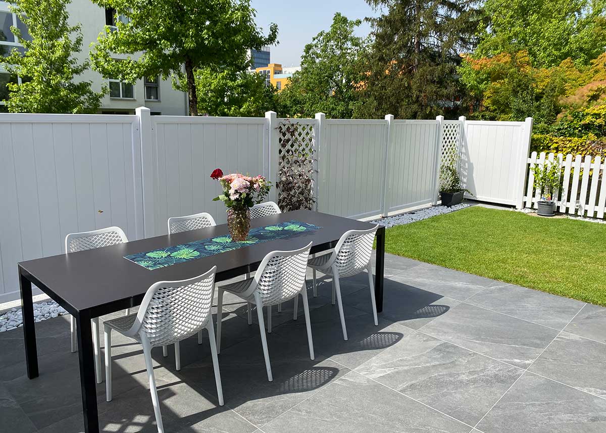 Blickschutz in Weiß , Sichtschutz für Terrasse am Reihenhaus und für enge Wohnlagen