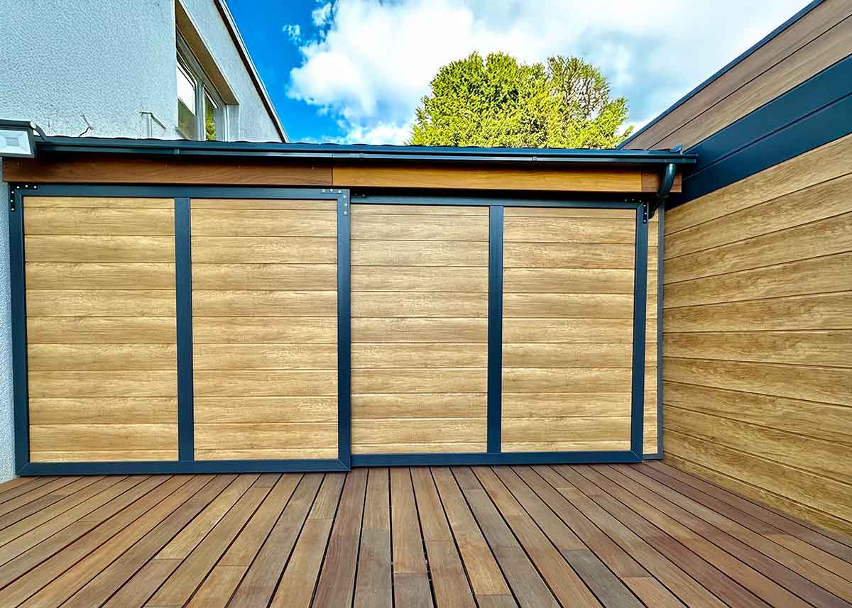 Sichtschutz in Holzoptik hell auf der Terrasse