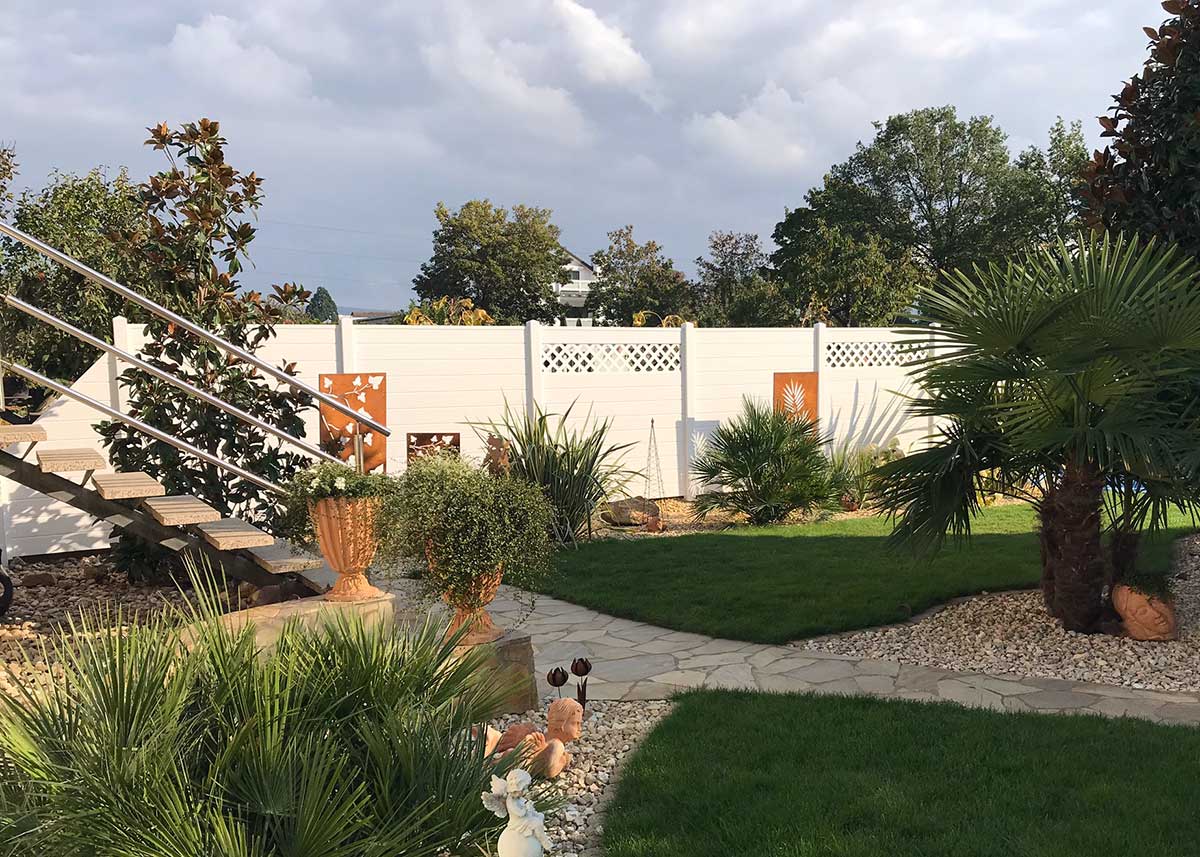 Sichtschutz weiß Kunststoff mediterraner Gartengestaltung 2m hoch