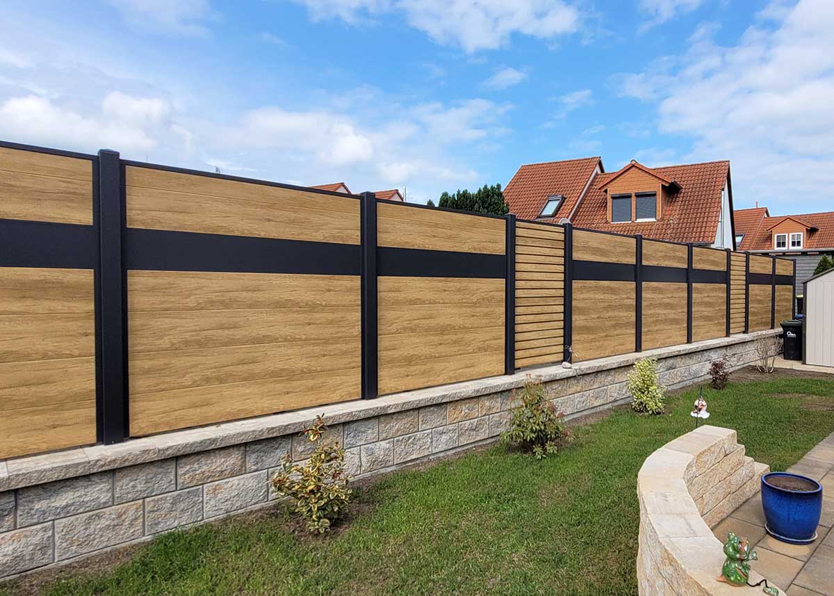 Sichtschutz mit Spaltelemeten, Rhombus-Zaun, in Desert Oak und Anthrazit