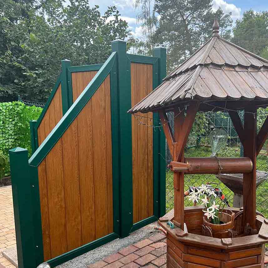 Sichtschutz in Holzoptik Golden Oak und Moosgrün für Terrassen im Garten