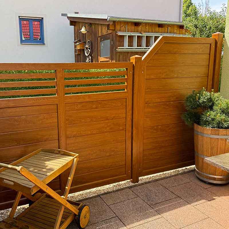 Sichtschutz mit Rhombus-Spalt Element auf Terrassen niedrig in Holzoptik golden oak