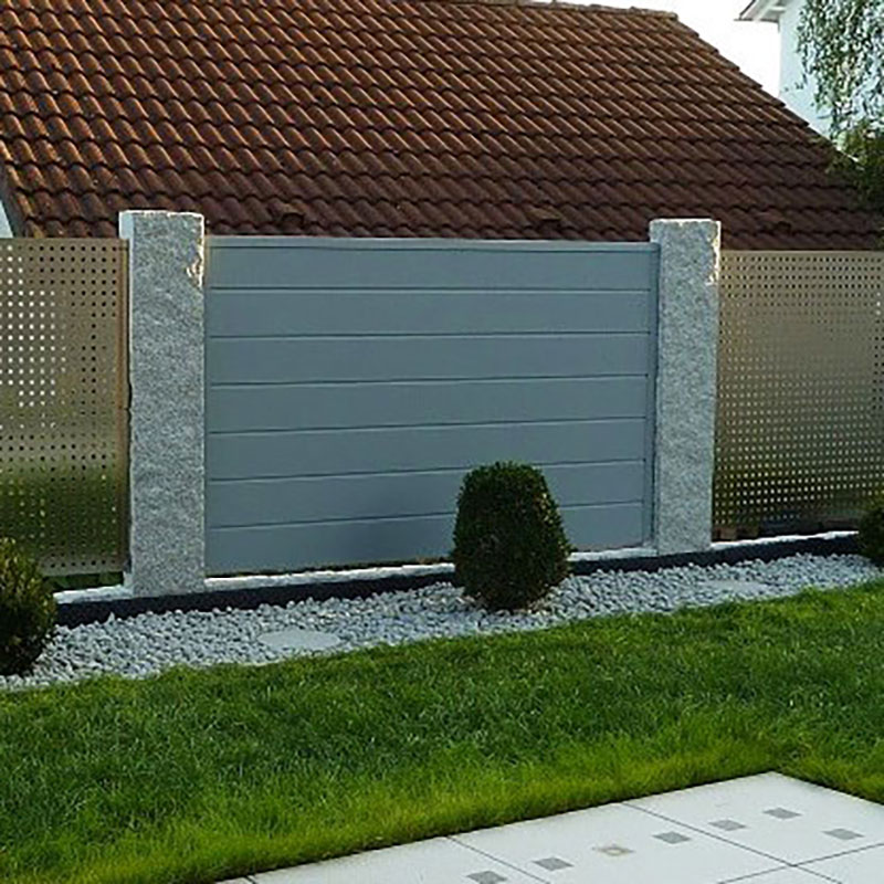 ECOLINE - mit Wandbefestigung für Steinsäulen Sichtschutzwand in Grau aus Kunststoff im Garten an Steinsäulen montiert