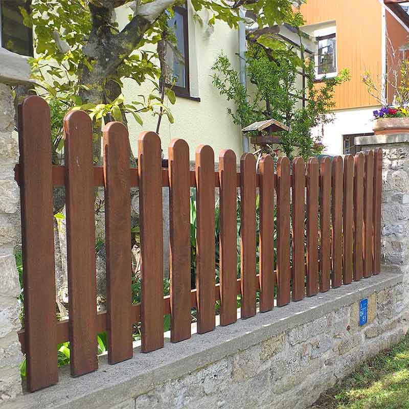 Lattenzaun UNTERBOGEN in Nussbaum