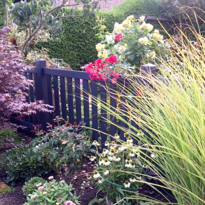 Rahmenzaun in Anthrazit im Garten
