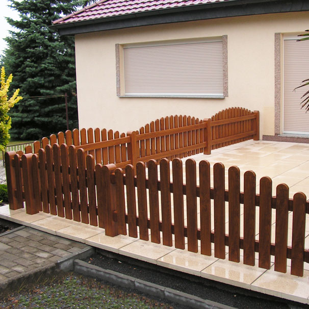 Lattenzaun in Golden Oak auf Terrasse