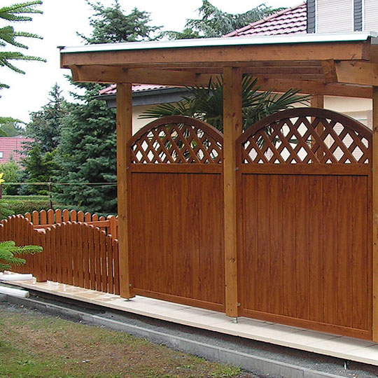 Lattenzaun mit Sichtschutz in Golden Oak