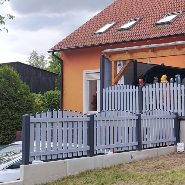 Lattenzaun in Grau modern