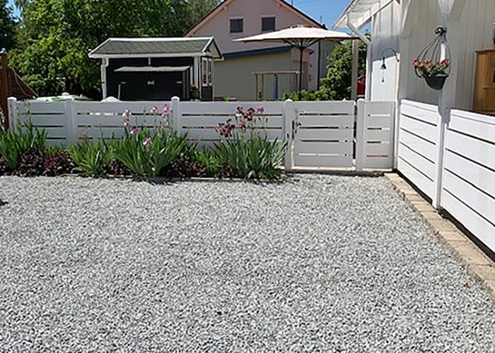 Querlattenzaun Gartenzaun im Vorgarten in Weiß aus hochwertigen Kunststoff