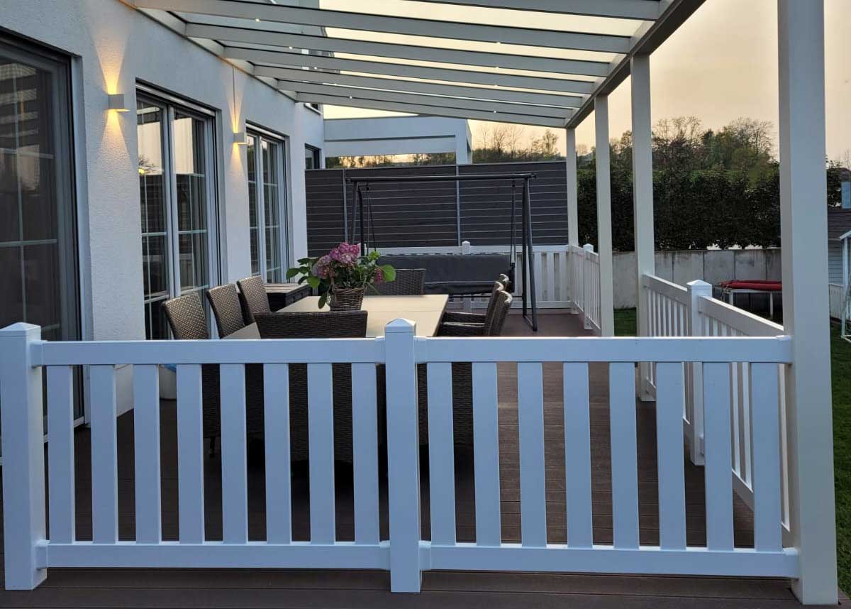 weißer Rahmenzaun Terrasse, Kunststoffzaun Veranda weiß, Terrassenabgrenzung Kunststoff, Rahmenzaun wetterfest Garten
