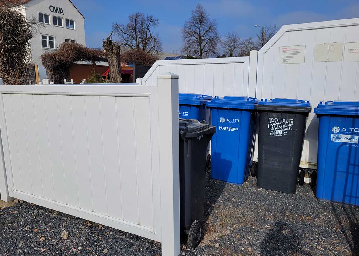 Mülltonnensichtschutz Mülltonneneinhausung Mülltonnenplatz in weiß PVC