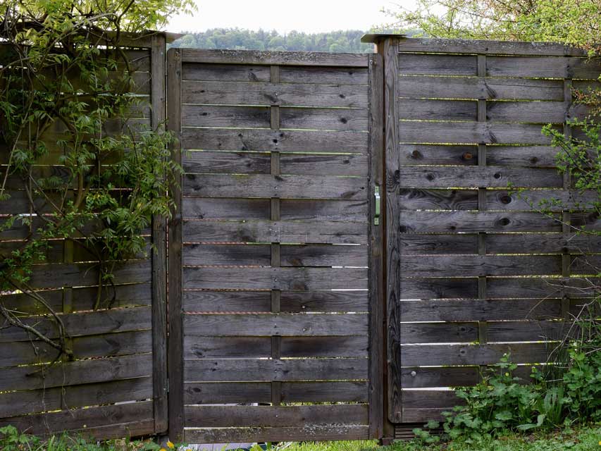 Holz-Sichtschutzzaun Sichtschutz Holz verwittert