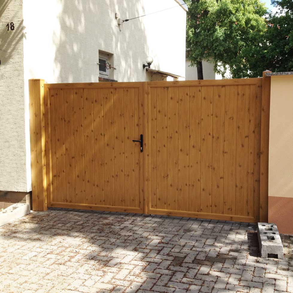2-Flügel Hoftor - in täuschend echter Holzoptik Astfichte Sichtschutztor Hoftor in Holzoptik Astfichte aus hochwertigen Kunststoff